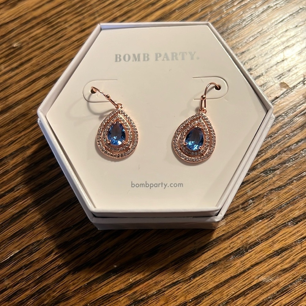 NWT Rose gold light sapphire earrings
